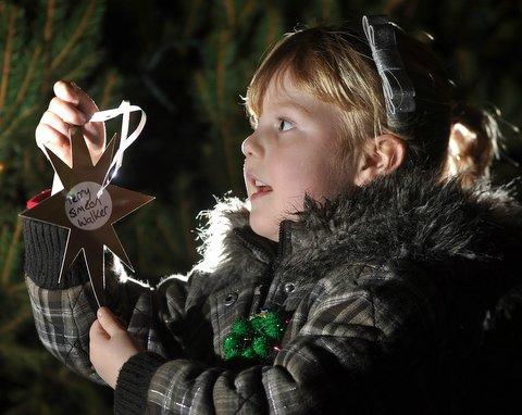 Hundreds of special stars made City Hall’s Christmas tree dazzle as people remembered absent loved ones or said ‘thank you’ to those who had made a difference during the year. A record number of Christmas Stars were hung for the Lord Mayor's Appeal.