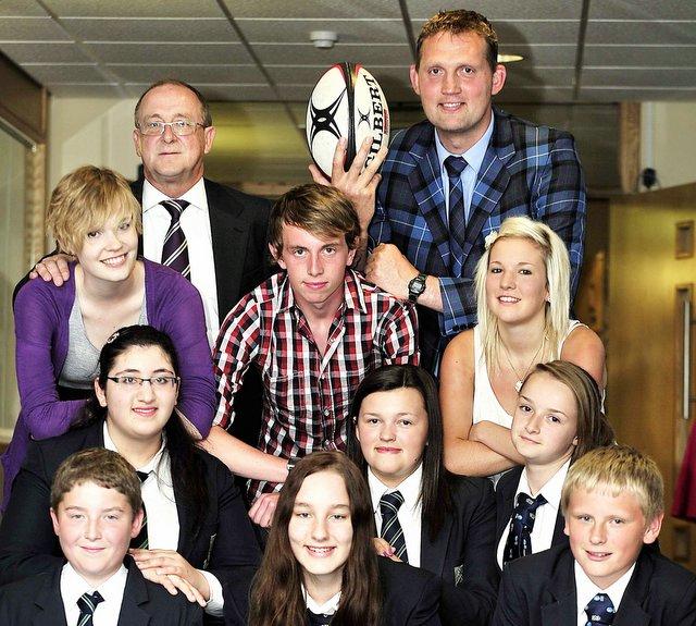 A former international rugby player gave awards to pupils at their presentation evening. 
Doddie Weir, who played for Scotland and the Barbarians, was at Thornton Grammar School, from where one of his relatives, head teacher John Weir, retires this year
