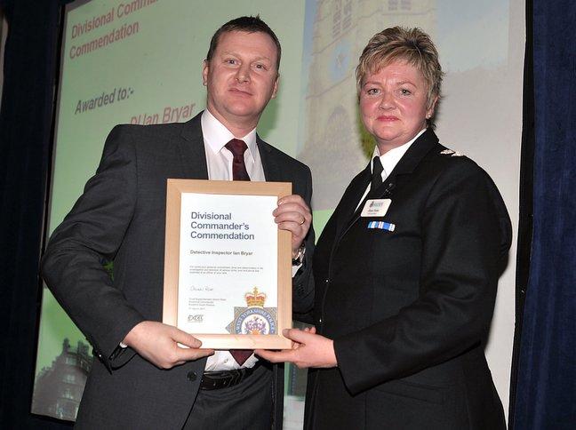 Det Insp Ian Bryar receives his award from Chief Supt Alison Rose.