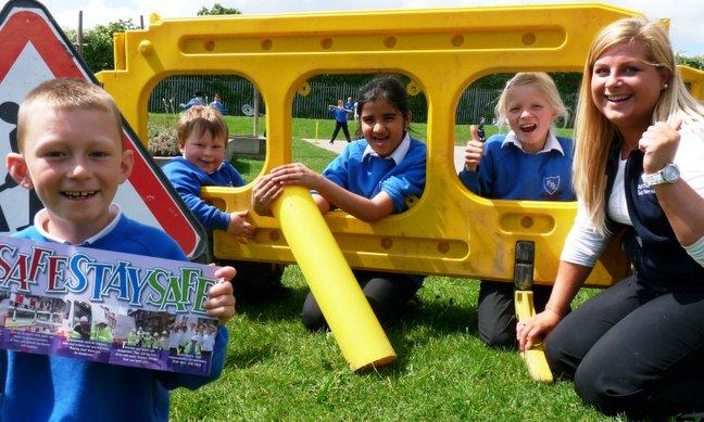 Pupils at a Bradford primary school have been urged to play safely while gas engineers work nearby.
Northern Gas Networks is working with Fagley Primary pupils to encourage them to steer clear of gas mains upgrade road works. 
