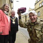 Jeffrey, 93, doffs his beret to the Lord and Lady Mayoress before setting off. Image: Guzelian