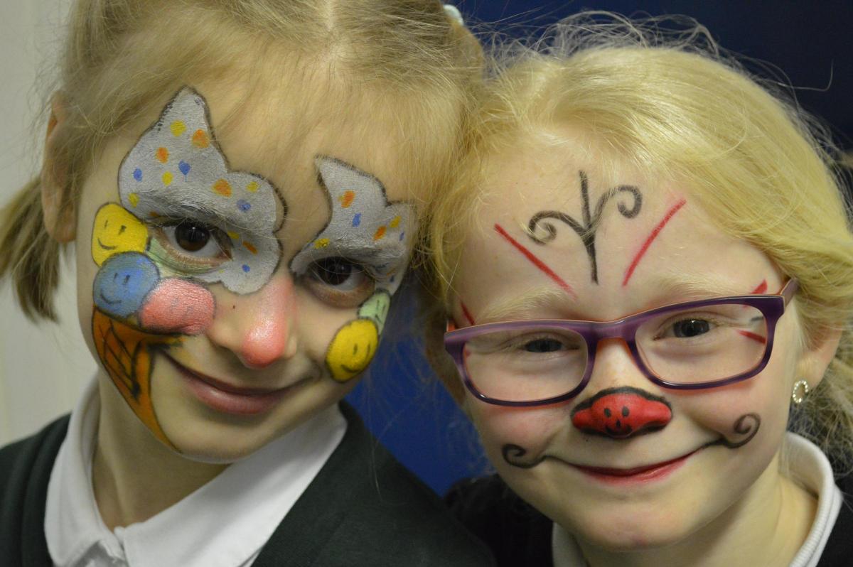 Pupils at Glenaire Primary School in Baildon are raising money for Comic Relief by 'making their faces funny for money'.