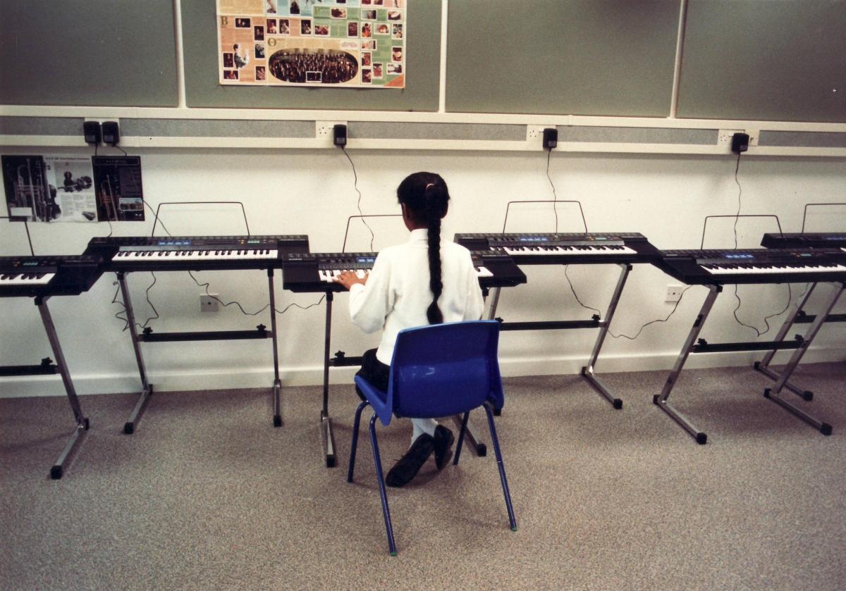 Dixons CTC, a keyboards lesson in 1990
