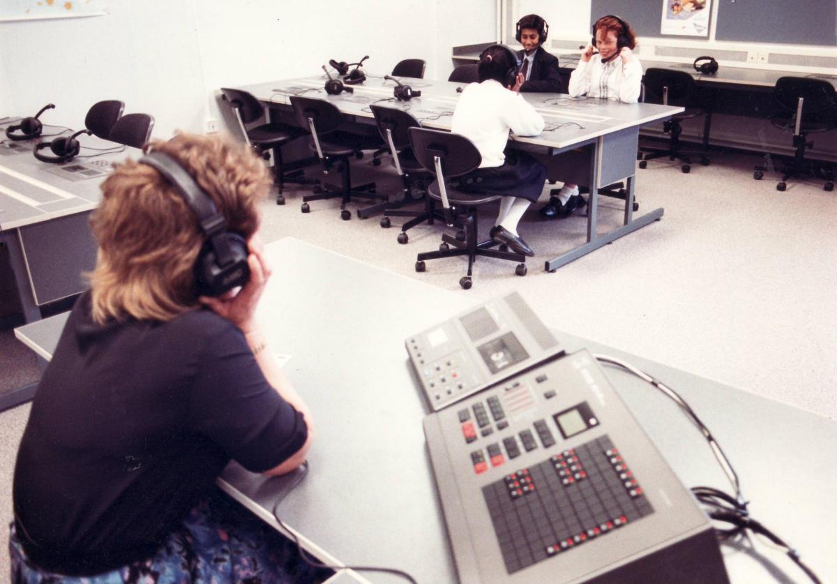 Dixons language lab 1990