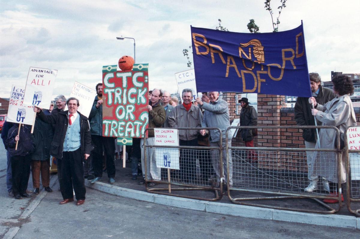 Dixons protest 1990