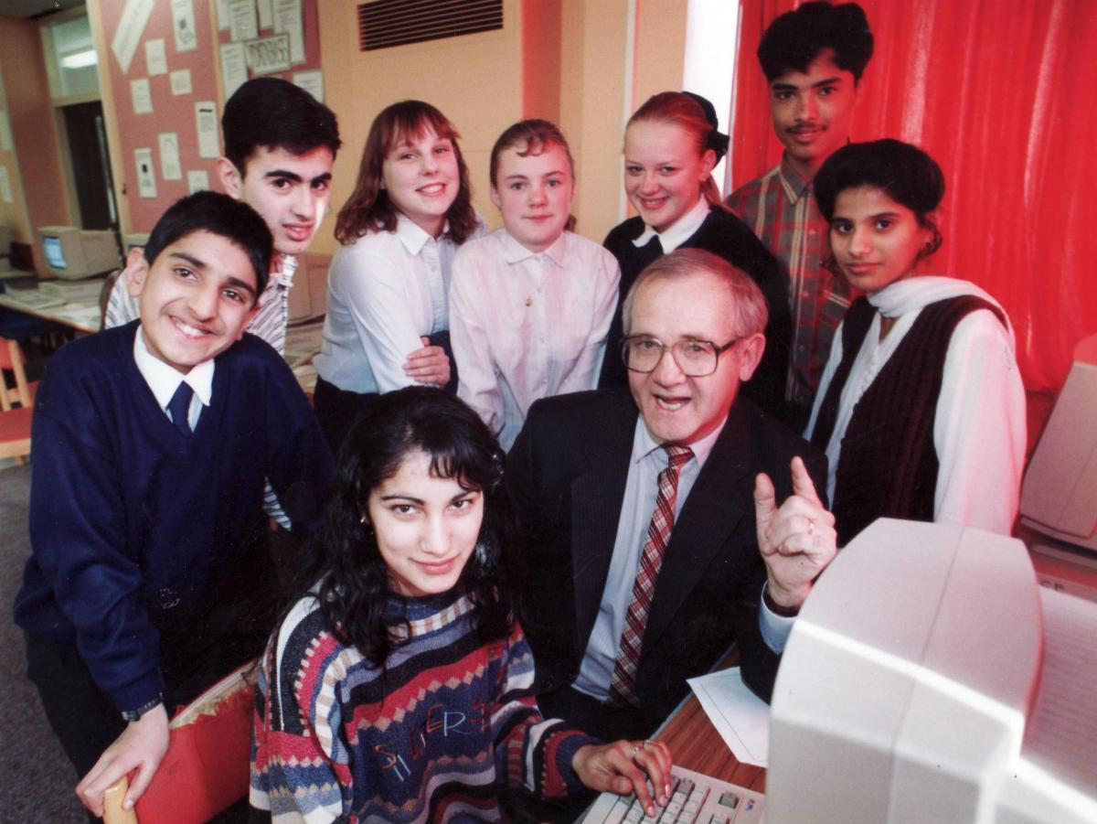 Head teacher Richard Thompson with pupils 1995.