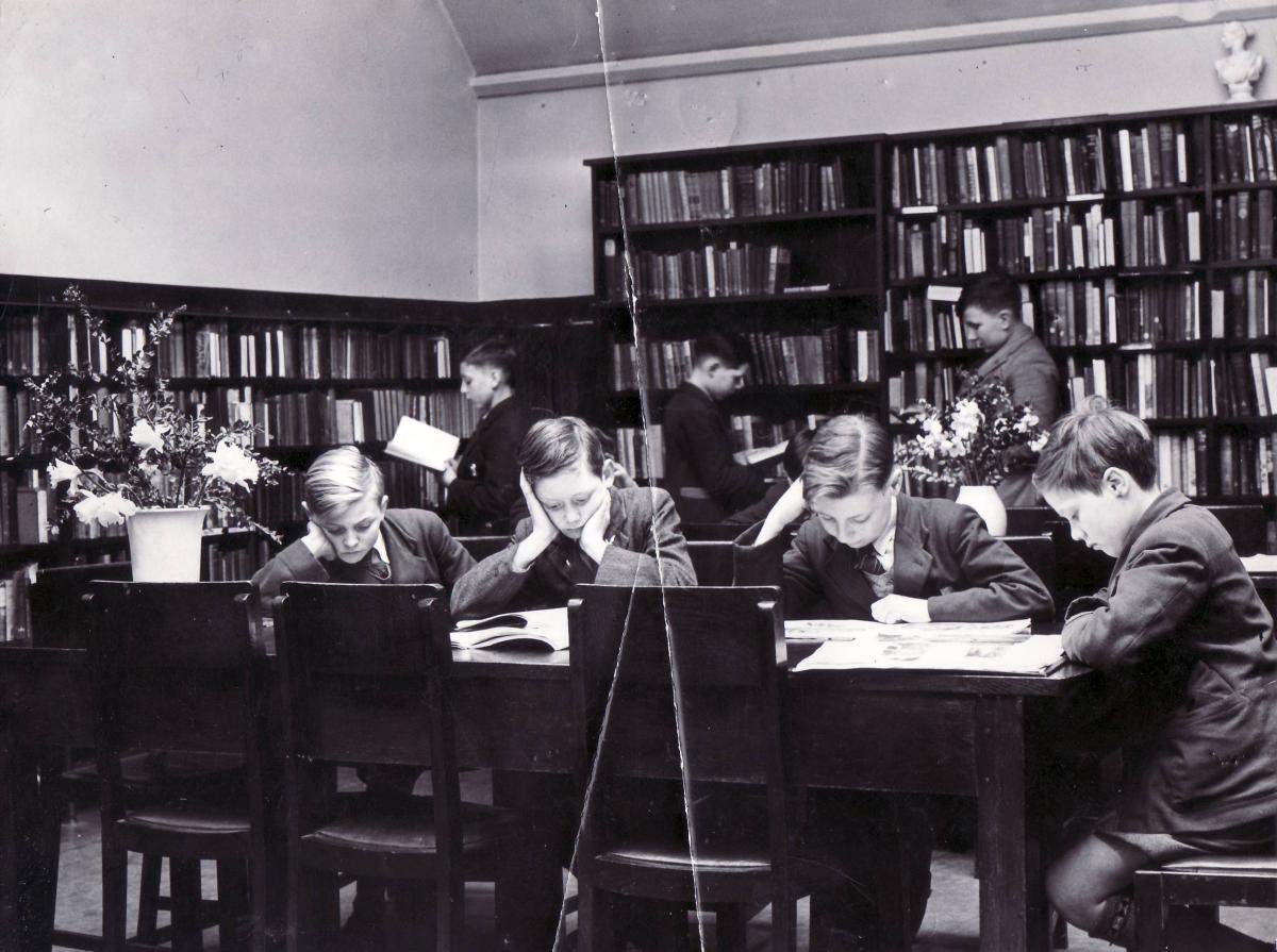 Carlton Grammar School library, 1952