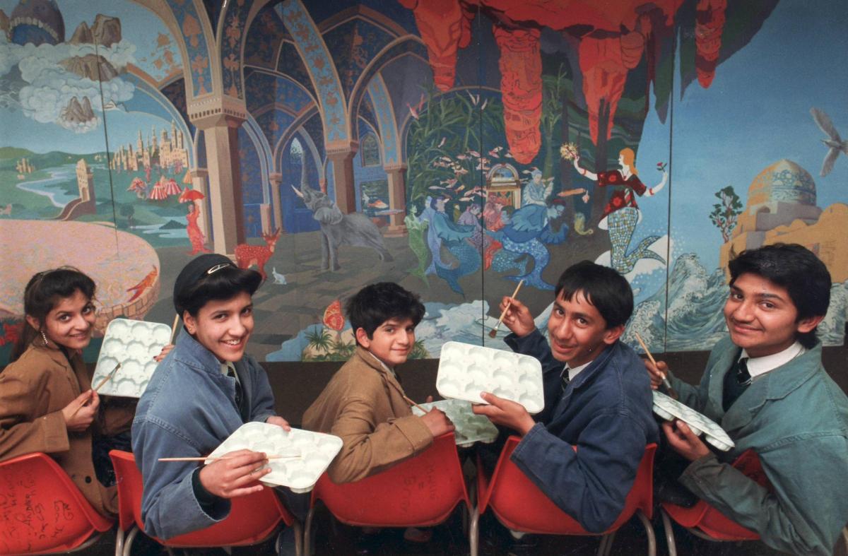 Pupils who created a mural, 1990