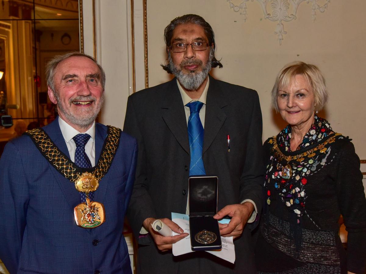 Good Neighbour award winner Zafar Kayani with Lord Mayor Geoff Reid and Lady Mayoress Chris Reid
