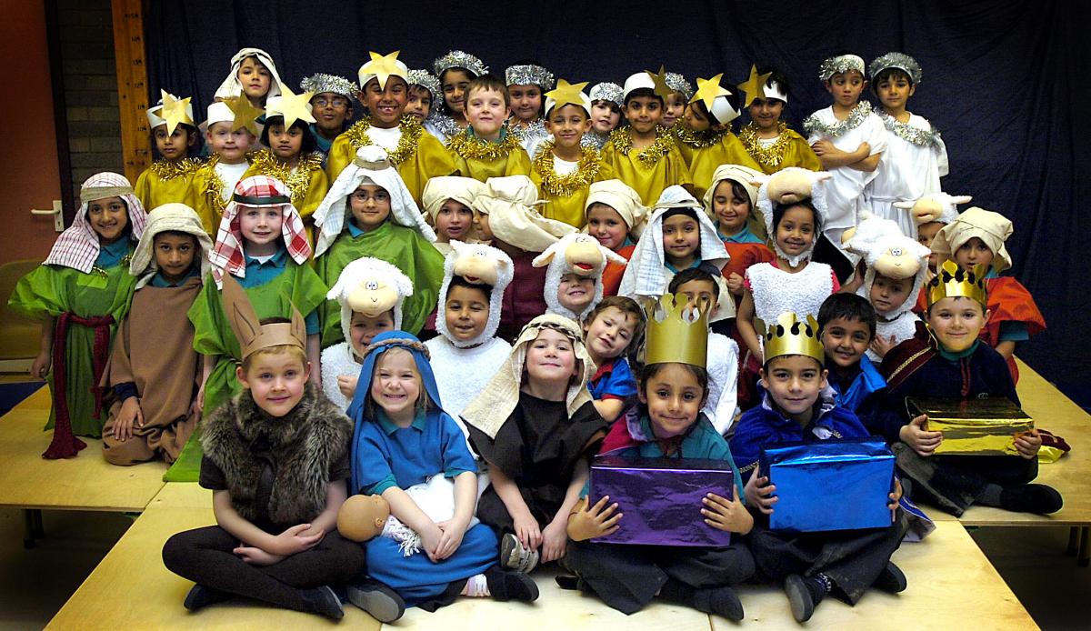 The cast of Poplars Farm Primary School Nativity