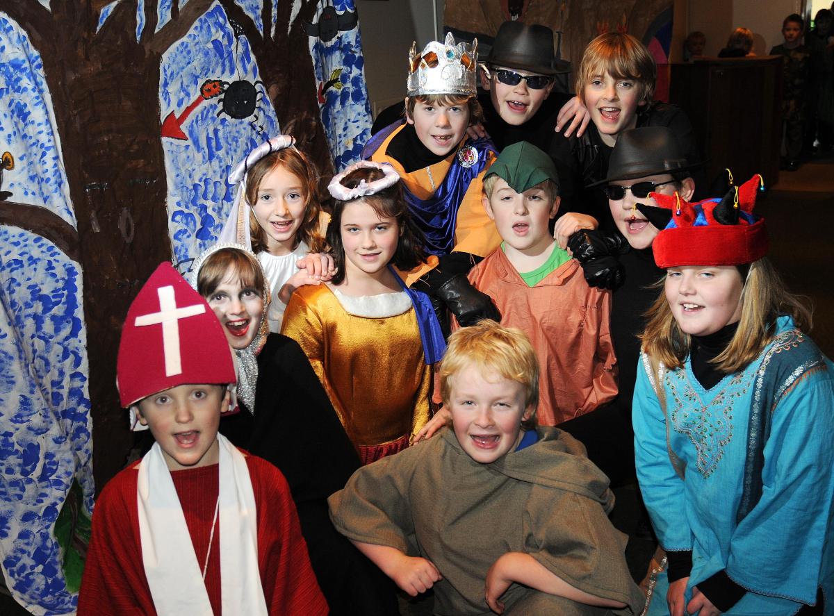 The cast of Askwith Primary School, Key Stage 2, pantomime 'Robin Hood'