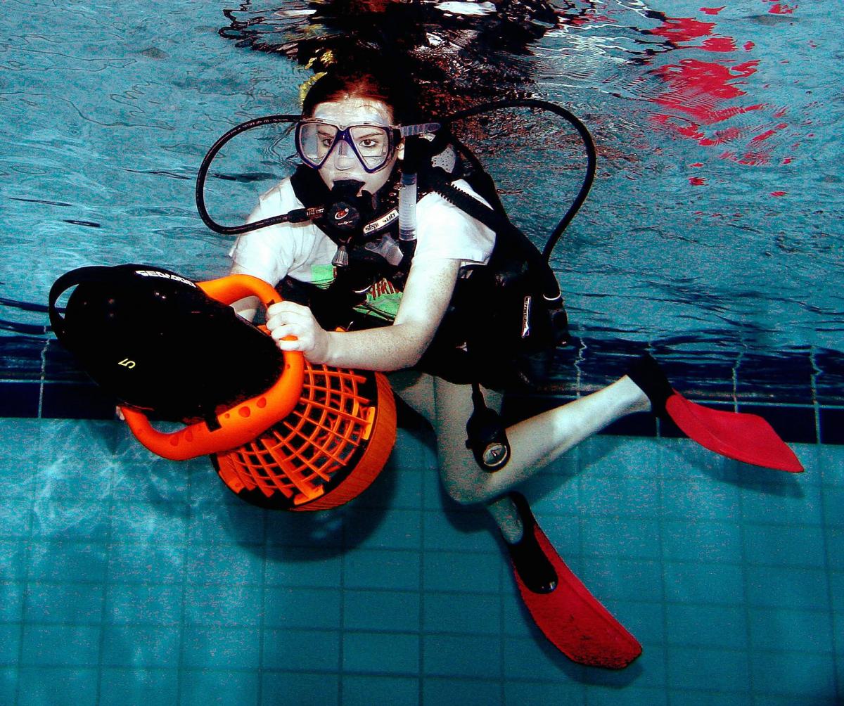 A not-for-profit student project has teamed up with Bradford Grammar School to teach people how to scuba dive.