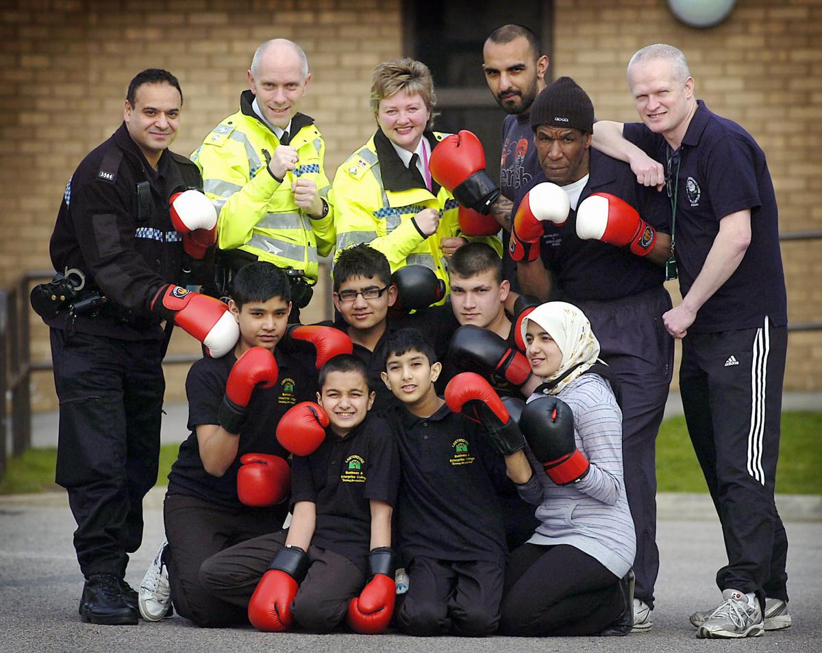 School pupils in Bradford are getting lessons in boxing skills as part of a police project. 