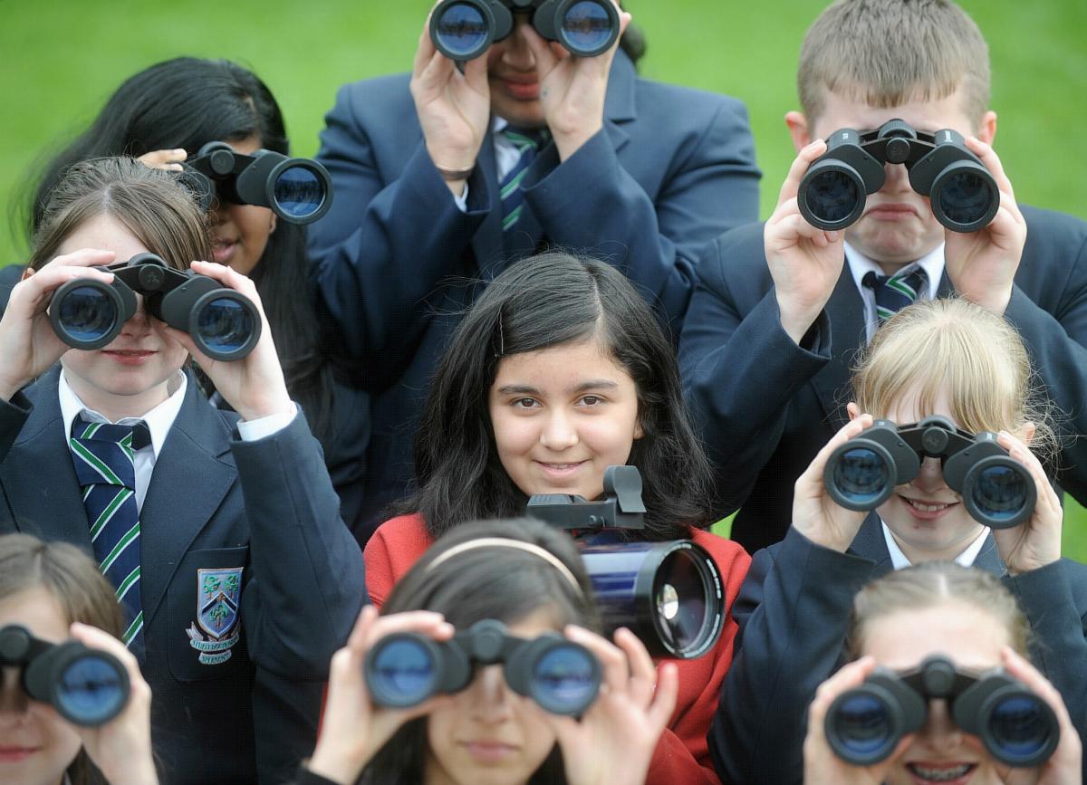 Young competition winners at a Bradford primary school have got telescopic vision as a reward for their research skills. 