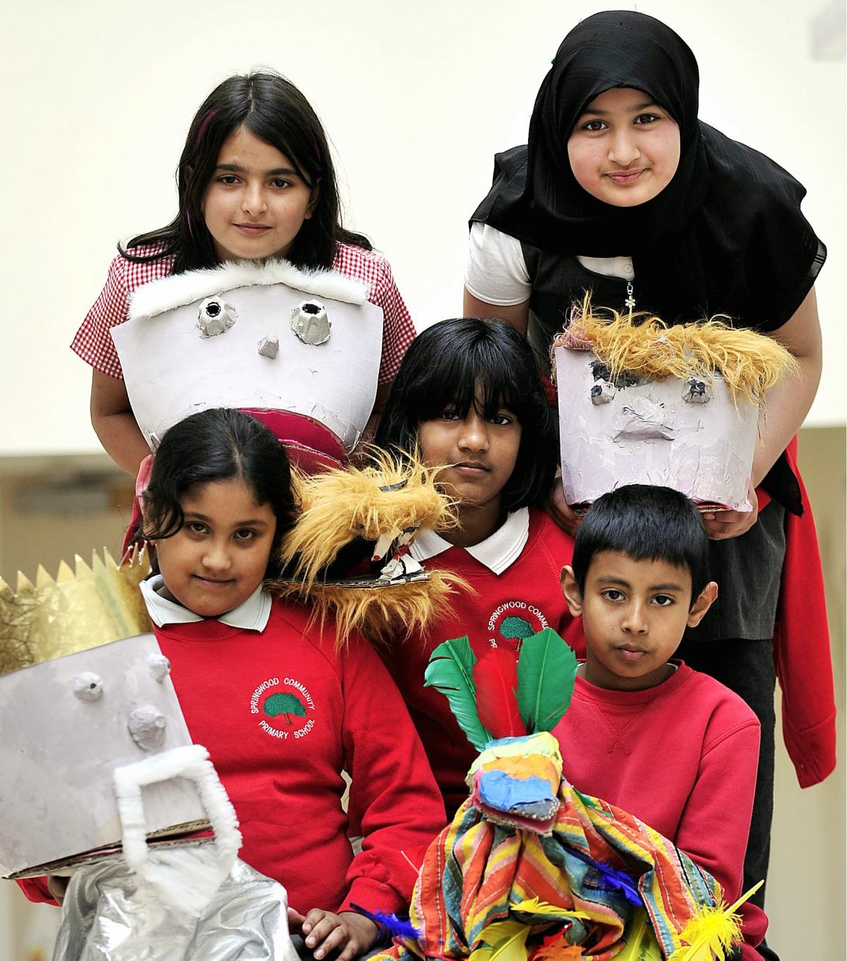 Pupils at Springwood Primary School in Manningham, Bradford, presented their very own puppet show to parents in a project stretching across cultures. 