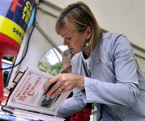 Actress Jenny Agutter led a charity walk based on the film The Railway Children which she starred in nearly forty years ago – as well as taking time to sign copies of the Illustrated Railway Children book for which she wrote the foreword. 
