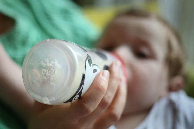 Feeding bottles may release microplastics during preparation of formula –  study | Bradford Telegraph and Argus