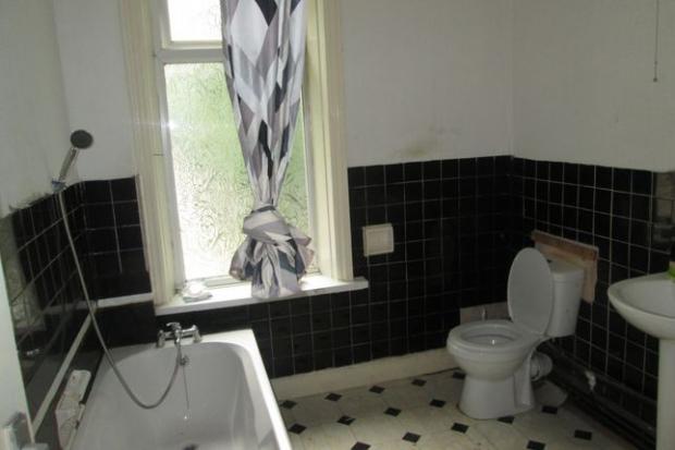 Bradford Telegraph and Argus: The bathroom (Photo: Zoopla)