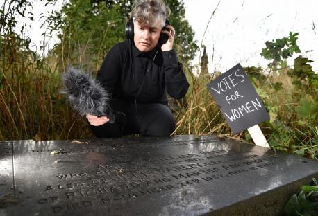 Bradford Telegraph and Argus: Debbie Sharp at Julia Varley's grave 