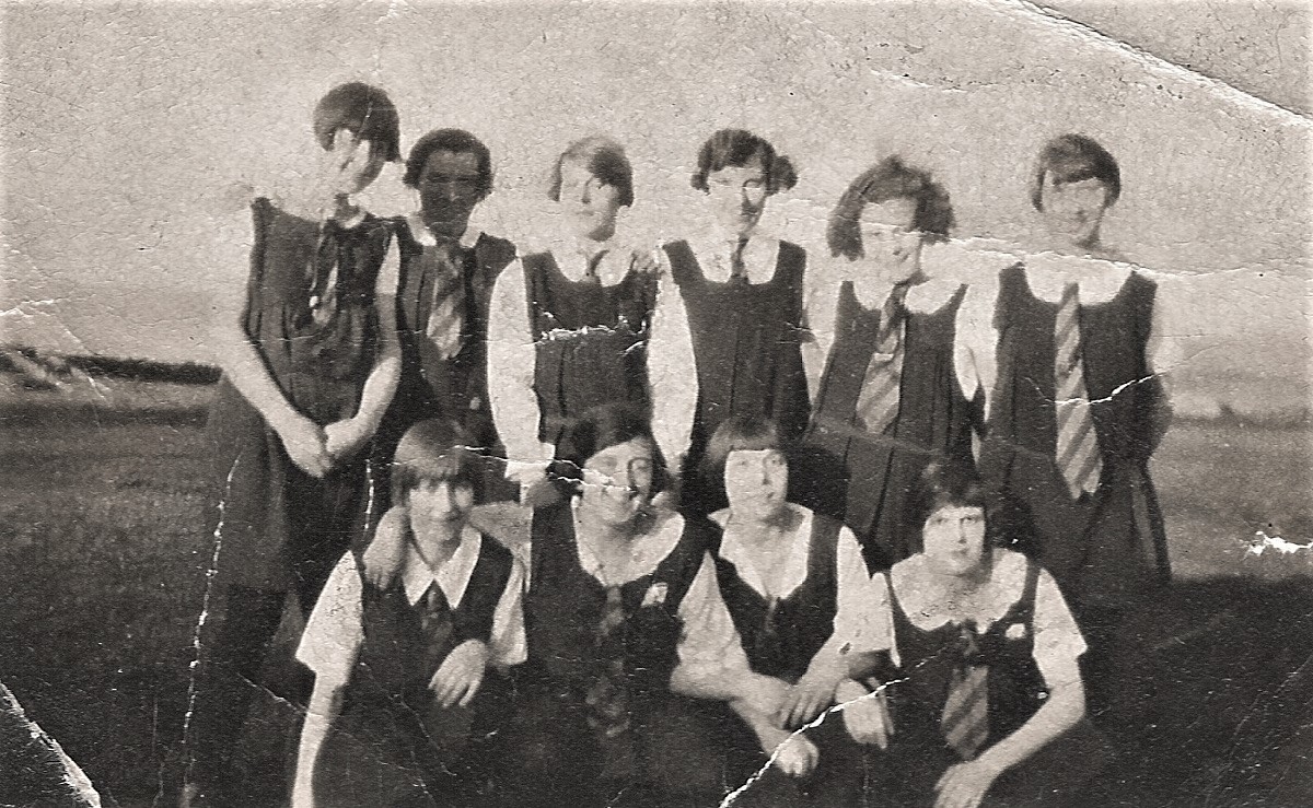 SALTS LADIES HOCKEY TEAM 1930s