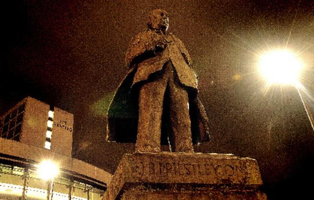 Bradford Telegraph and Argus: JB Priestley statue in Bradford 
