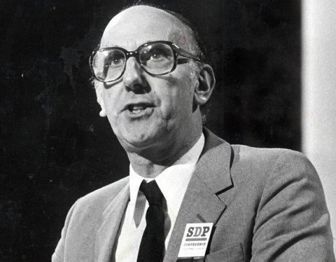 Former Bradford East MP Edward Lyons dies, aged 83