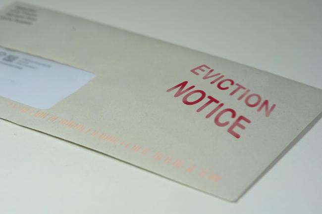 Envelop for an eviction notice to a defaulting renter in due to missed rent