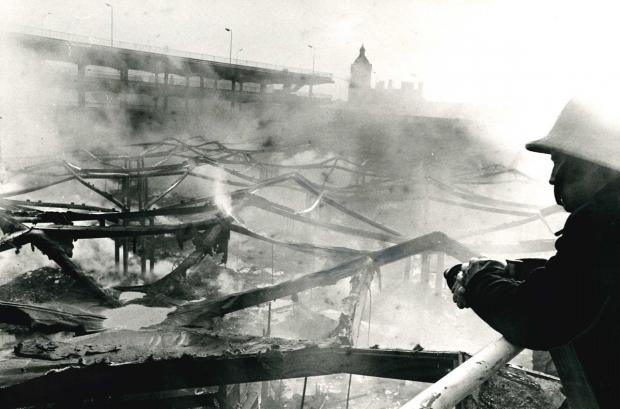 Bradford Telegraph and Argus: JOHN STREET MARKET FIRE NOVEMBER 1977