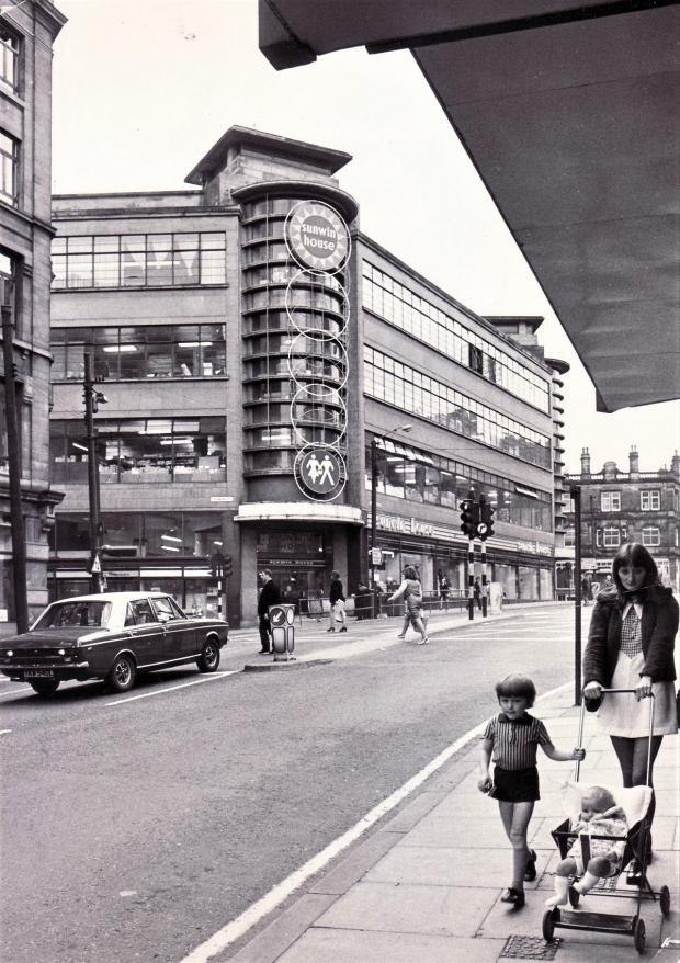 Bradford Telegraph and Argus: Sunwin House in its Art Deco glory, with now replaced office block on the left, 1985