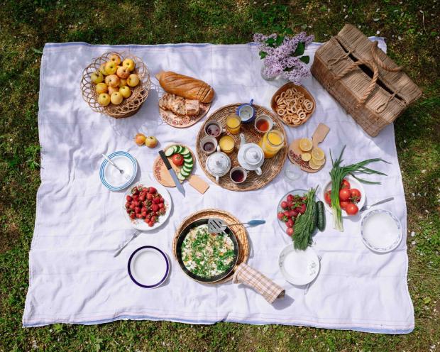 Bradford Telegraph and Argus: Make the most of fine weather by heading out for a picnic. Picture: Canva