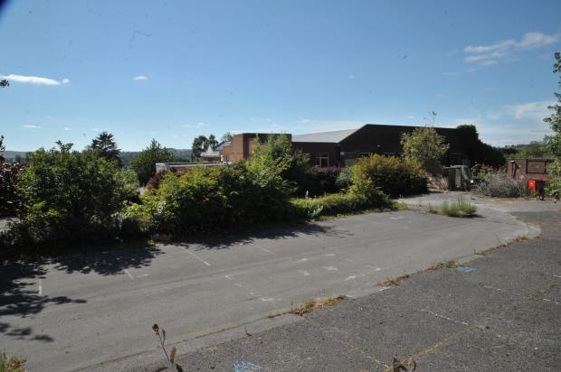 Bradford Telegraph and Argus: This site, which includfes a former DW Fitness, could be turned into a new Lidl store in Yeadon