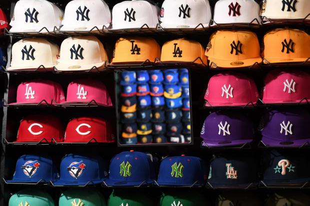 Bradford Telegraph et Argus : les casquettes de baseball des Yankees de New York dans toutes les couleurs sont disponibles dans la nouvelle boutique du Broadway