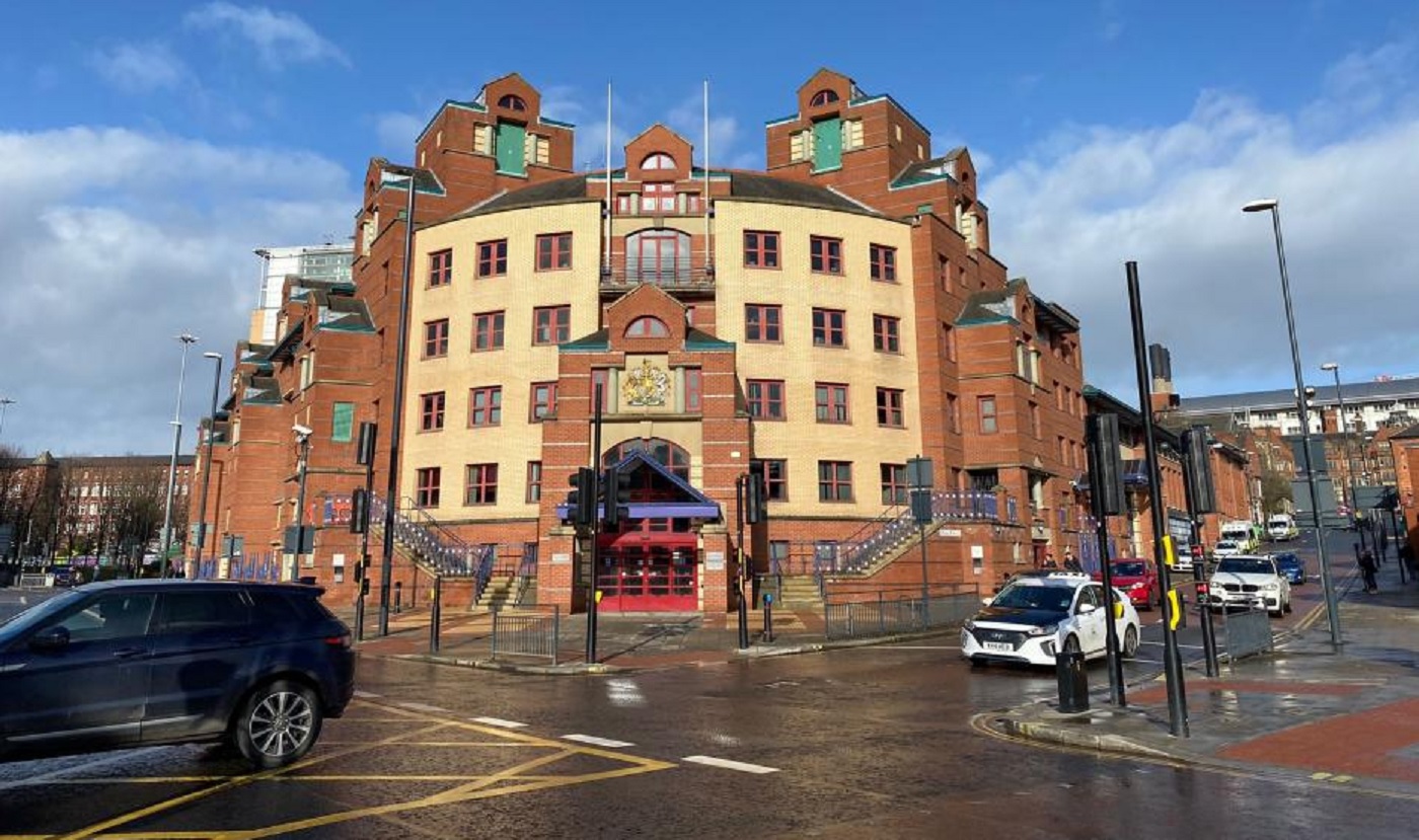 Man intentionally exposing his genitals in Bradford | Bradford Telegraph and Argus - Vimarsana News