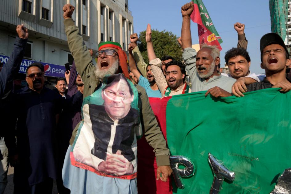 Imran Khan supporters block Pakistan's highways in protest