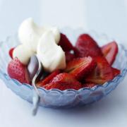 Balsamic strawberries with mascarpone cream