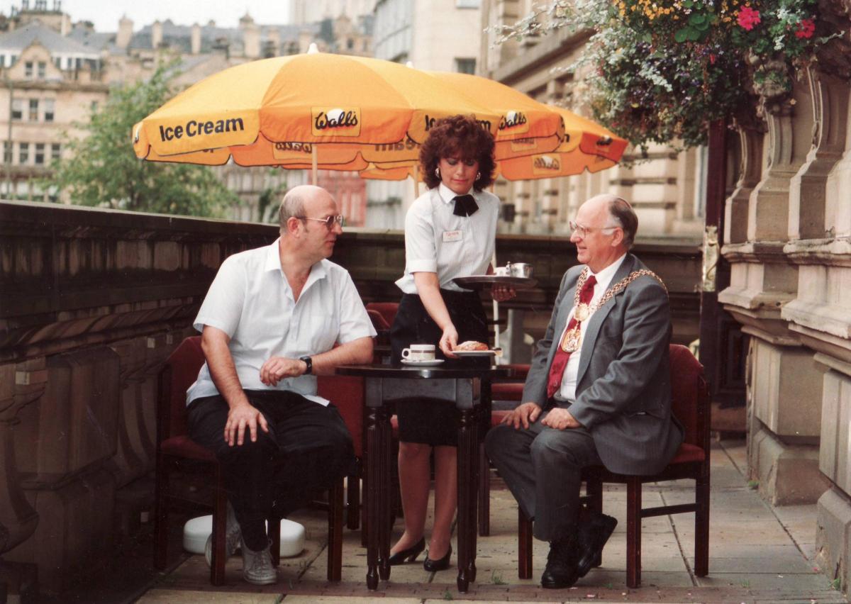 St George's Hall Street Cafe, 1994
