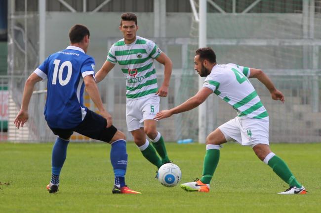 Harry Coates, centre, was partnered by loanee Joe Kearns against leaders AFC Fylde on Monday as Avenue shuffled their defence